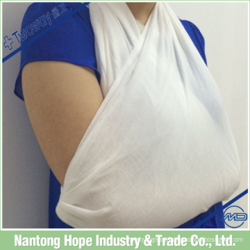 Medical triangular bandage used for trauma bandage